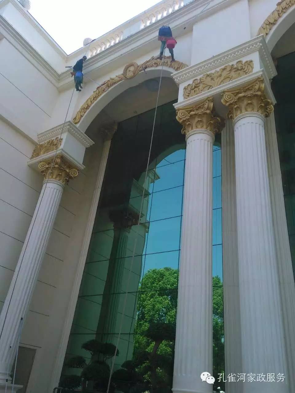廈門孔雀河工程部在行動——高空外墻清洗記