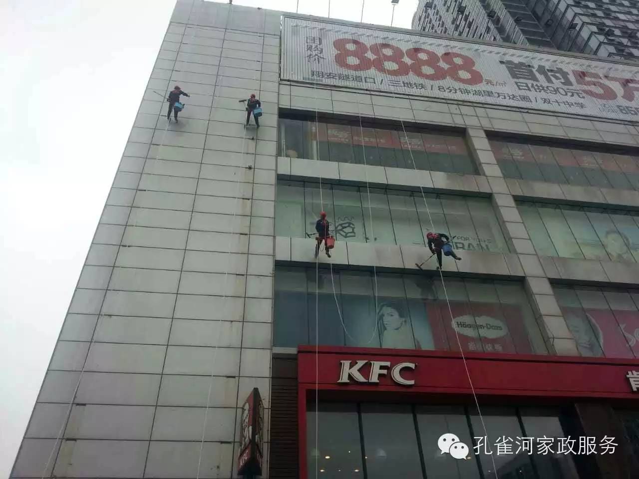 廈門孔雀河工程部在行動——高空外墻清洗記