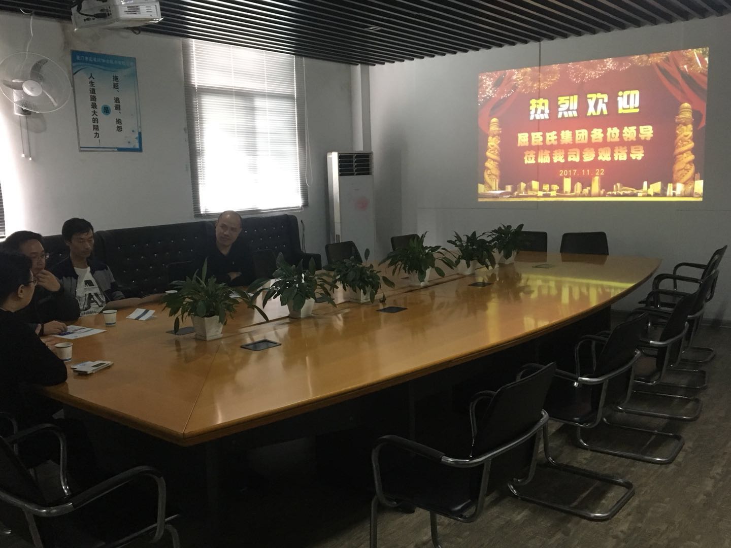 �y�������������������