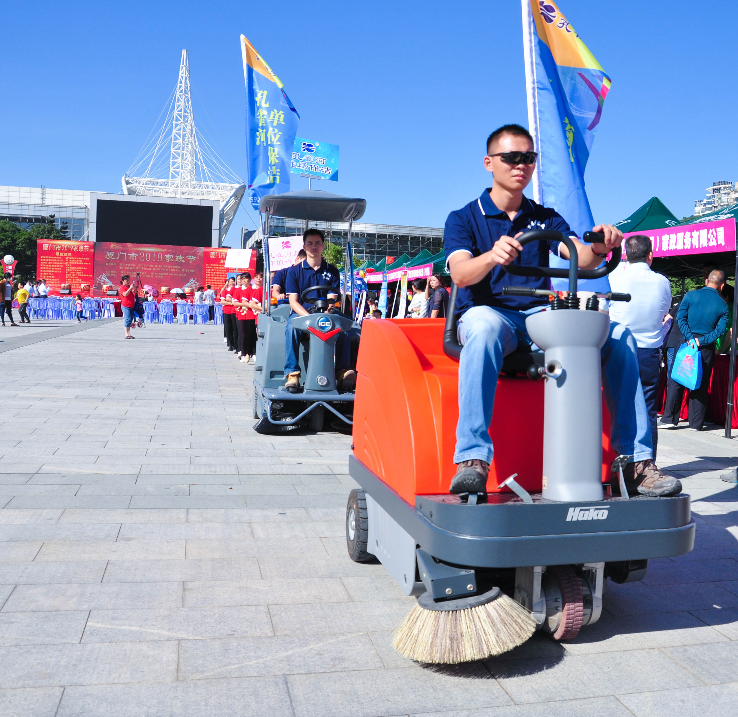 �g��Ц�Z��һ����ʮ�˰���ˇ�R�ψ�������ȸ�������B�T�е����ü�����(ji��)