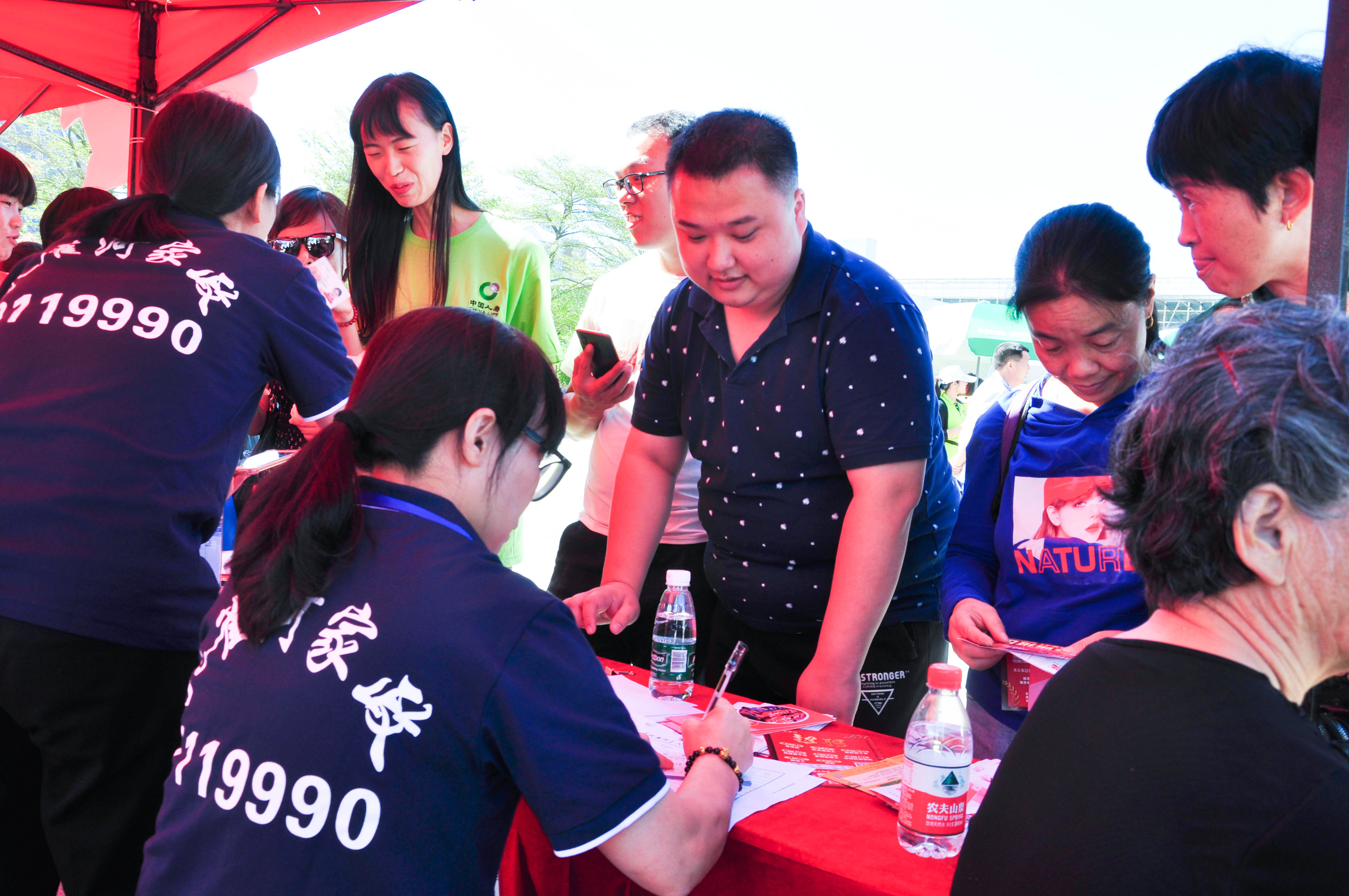 �g��Ц�Z��һ����ʮ�˰���ˇ�R�ψ�������ȸ�������B�T�е����ü�����(ji��)